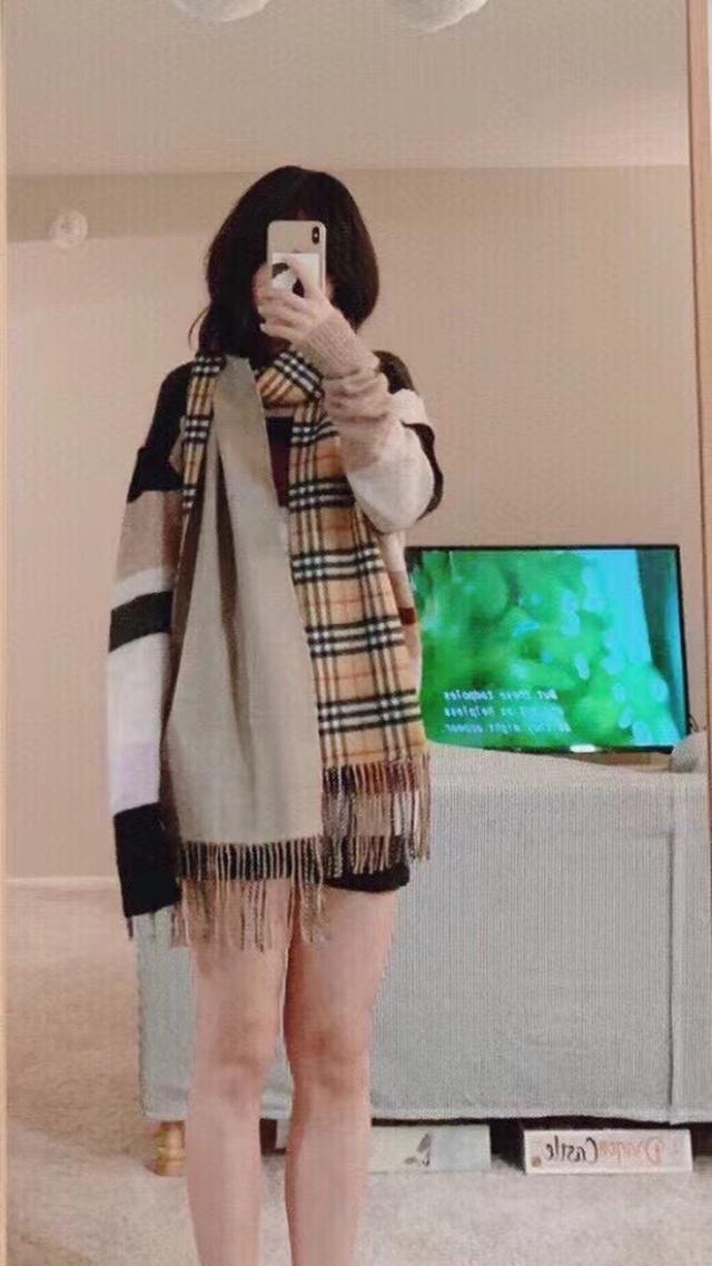 BURBERRY Scarf-238